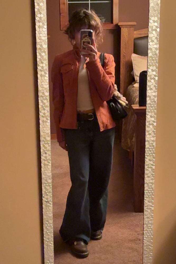 izziecot's fit featuring Hollister, Dr. Martens | [object Object], [object Object], [object Object], [object Object]