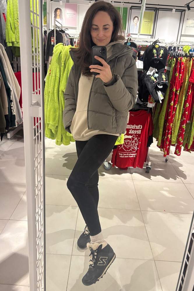 Iga's fit featuring H&M, New Balance, Zara