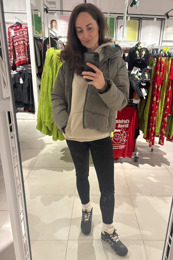 Iga's fit featuring H&M, New Balance, Zara