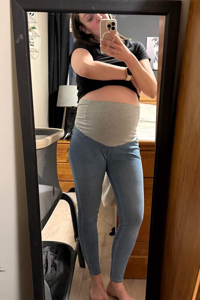 Adrenalaine's fit featuring Paisley Sky