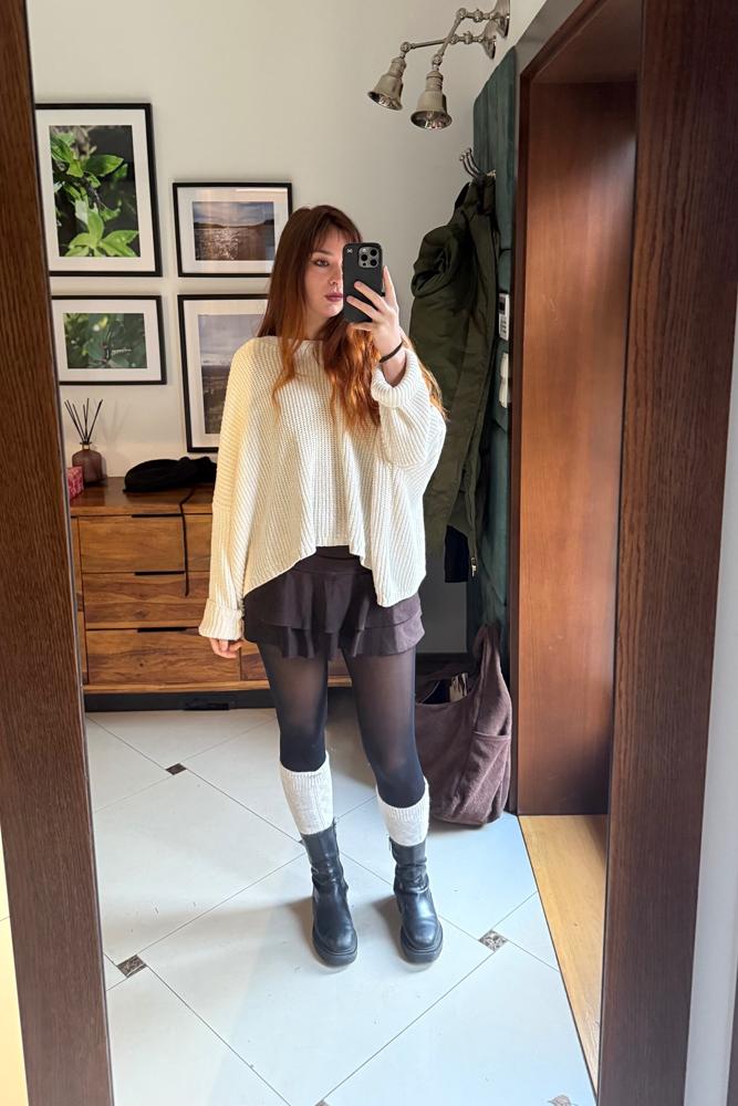 Monova's fit featuring , 