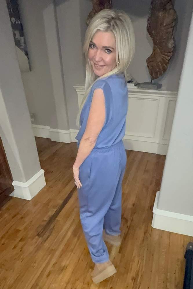 Stephanieintheparks's fit featuring UGG, Amazon Basics | athleisurewear, casualoutfit, comfortandstyle, cozychic, effortlesslook, everydaystyle, loungewearlook, momstyle, neutralstyle, offdutystyle, ootd, stylednotsloppy, uggplatforms, uggstyle, winterstyle