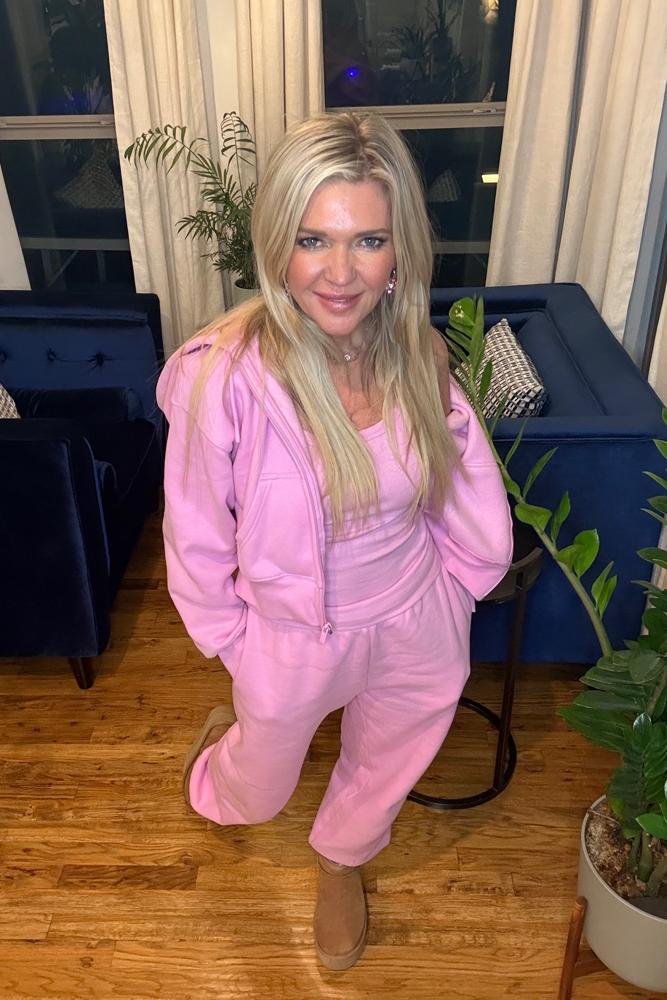 Stephanieintheparks's fit featuring Aritzia, UGG