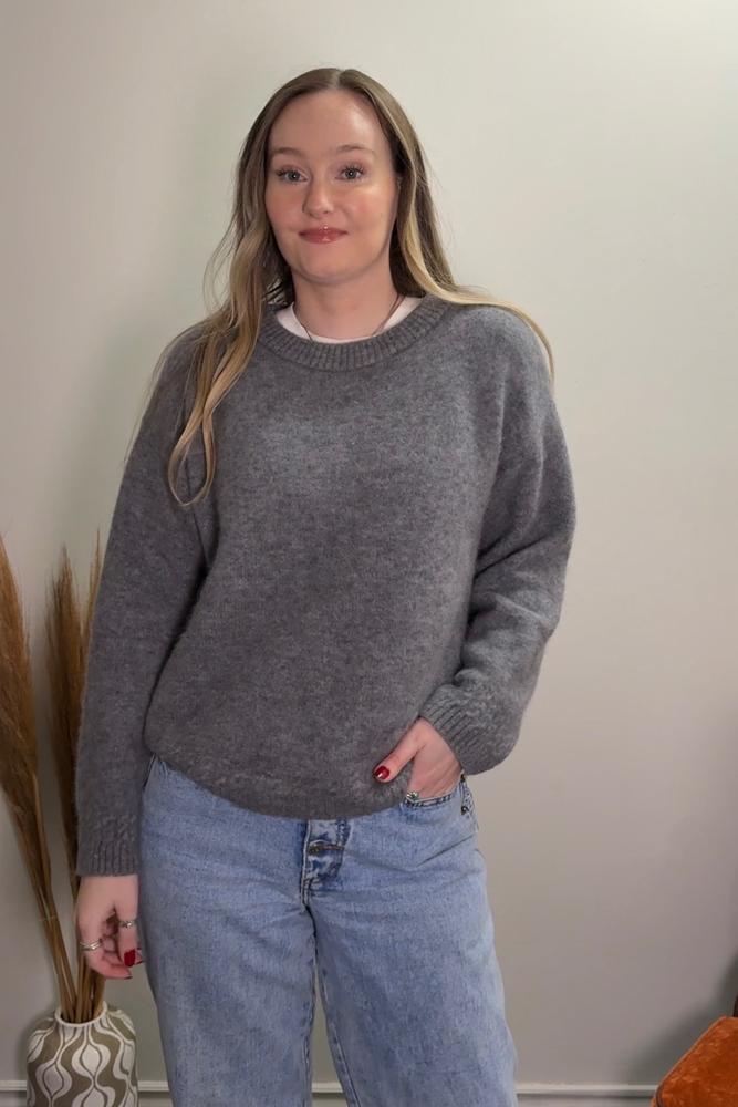 AStahre's fit featuring Sezane