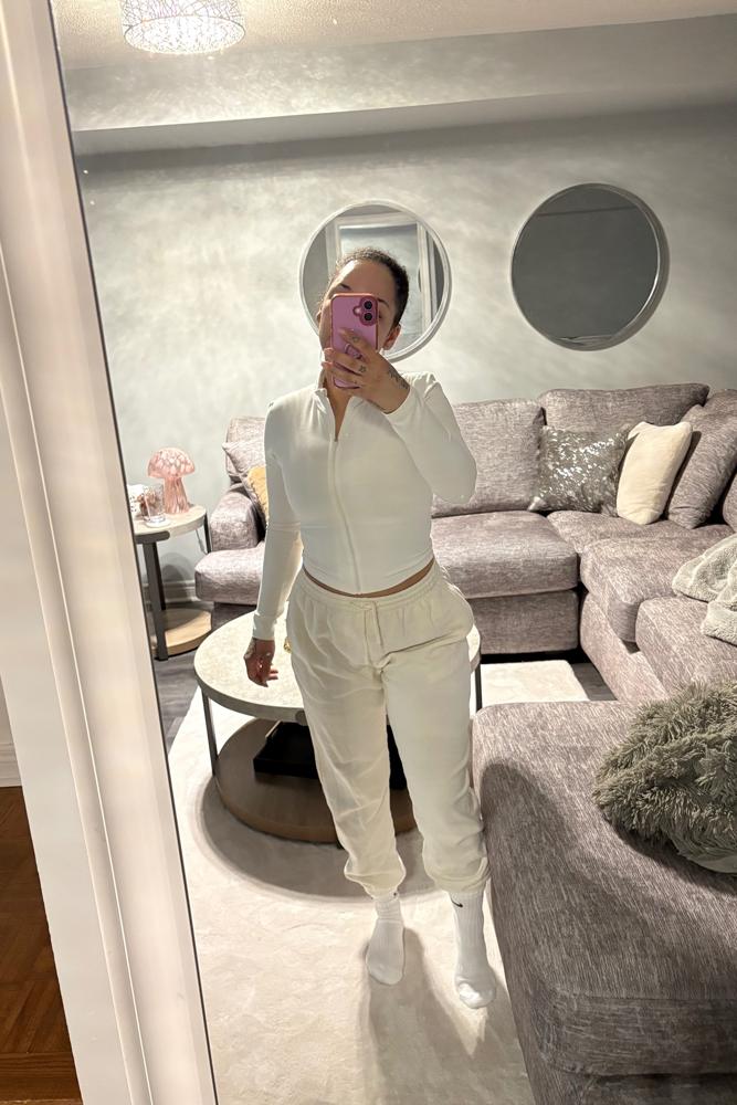 Always86's fit featuring Aritzia