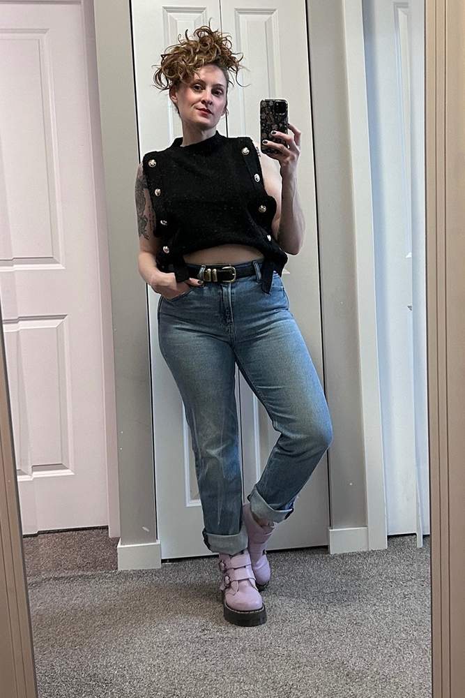 DaniTrics's fit featuring GAP, Dr. Martens, TEMU