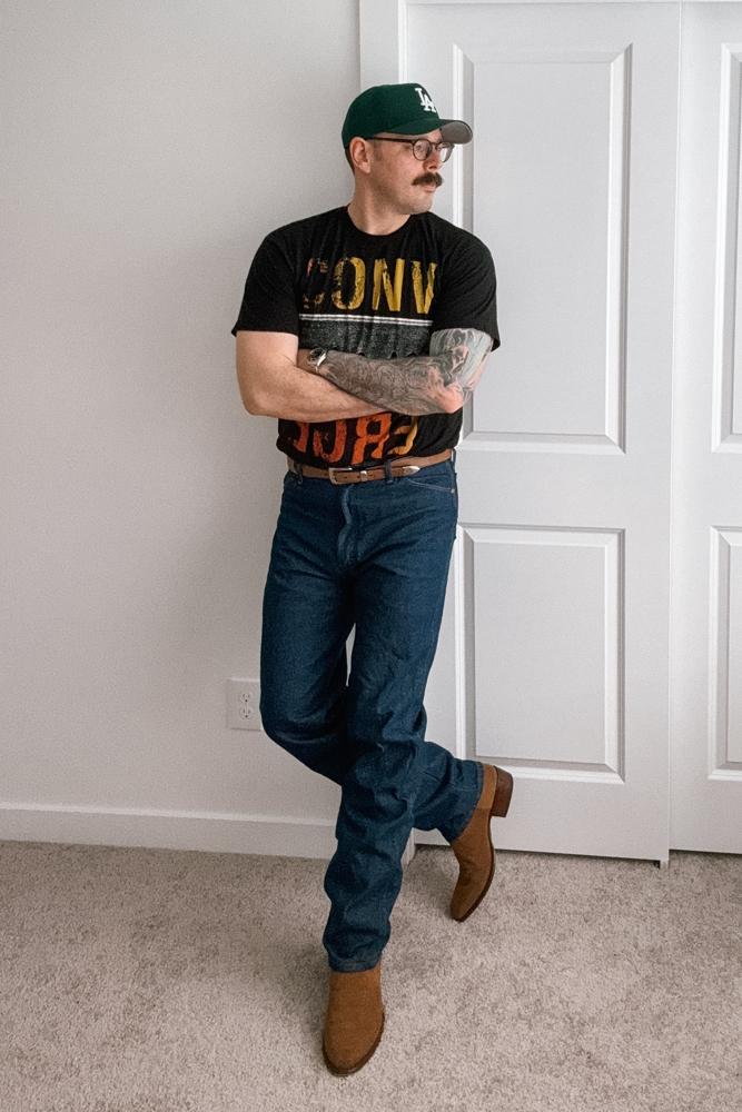 aardvark's fit featuring , , 