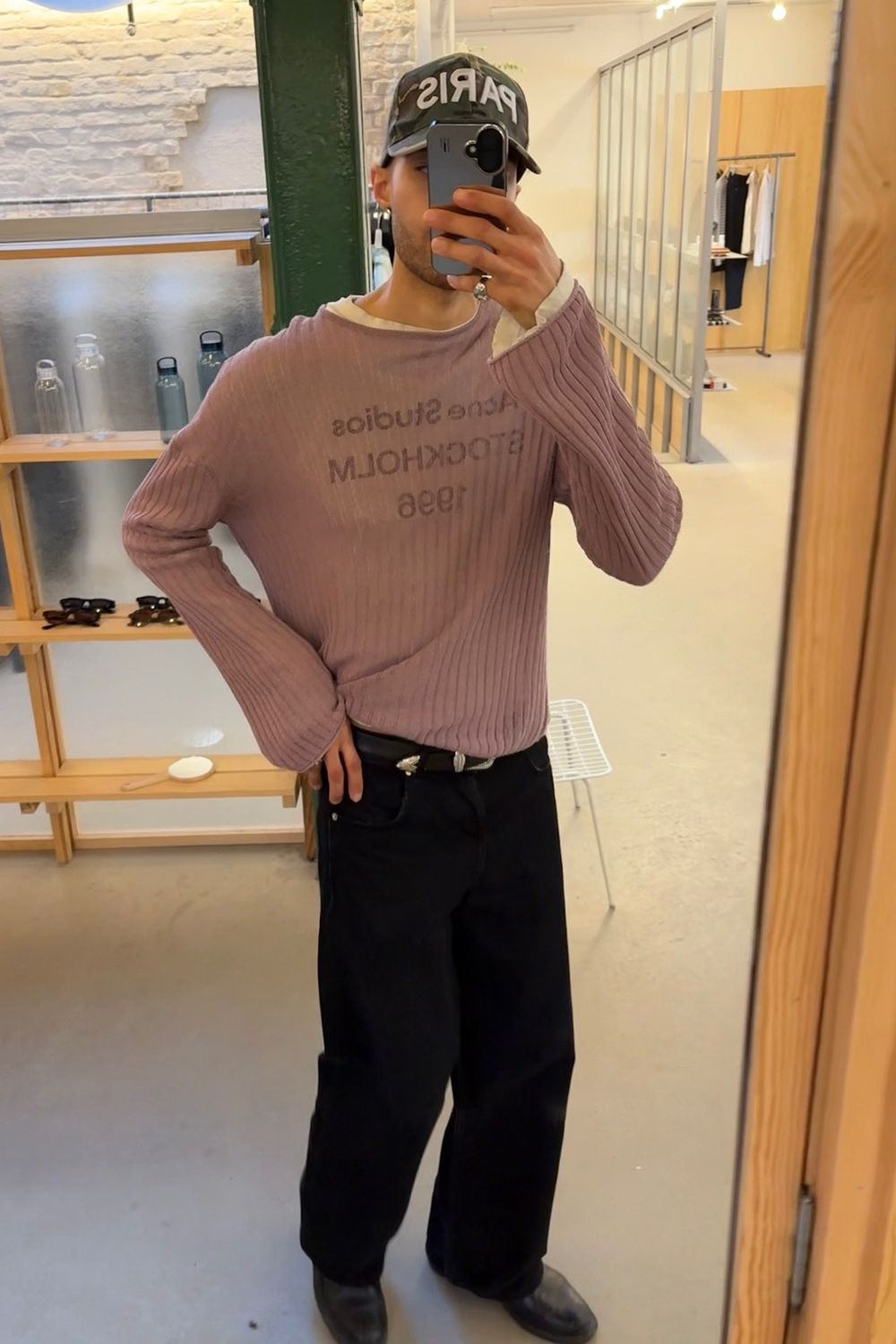 Post featuring Logo t-shirt - Relaxed fit