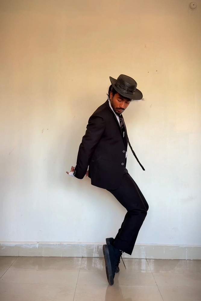 Barneyarc's review for MENS CONVERSE CHUCK MONO HIGH TOP CANVAS SNEAKER