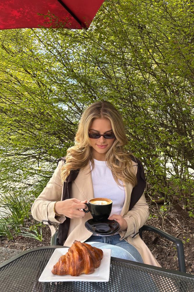 livinwithkait's fit featuring Uniqlo, PETA AND JAIN, Le Specs, Ever New, Amazon Basics, H&M, Aritzia