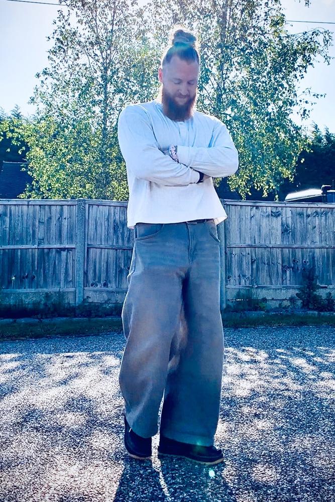 FlynnFits's review for COLLUSION Unisex long sleeve t-shirt in white
