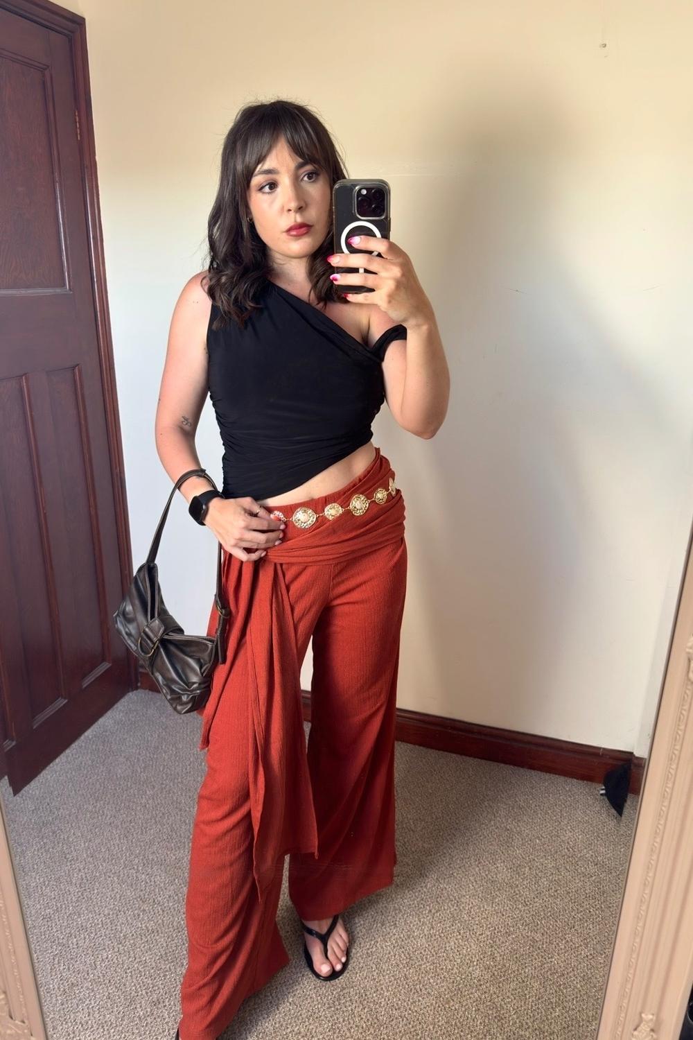 Post featuring Stradivarius Bicolour metal belt in gold-Yellow