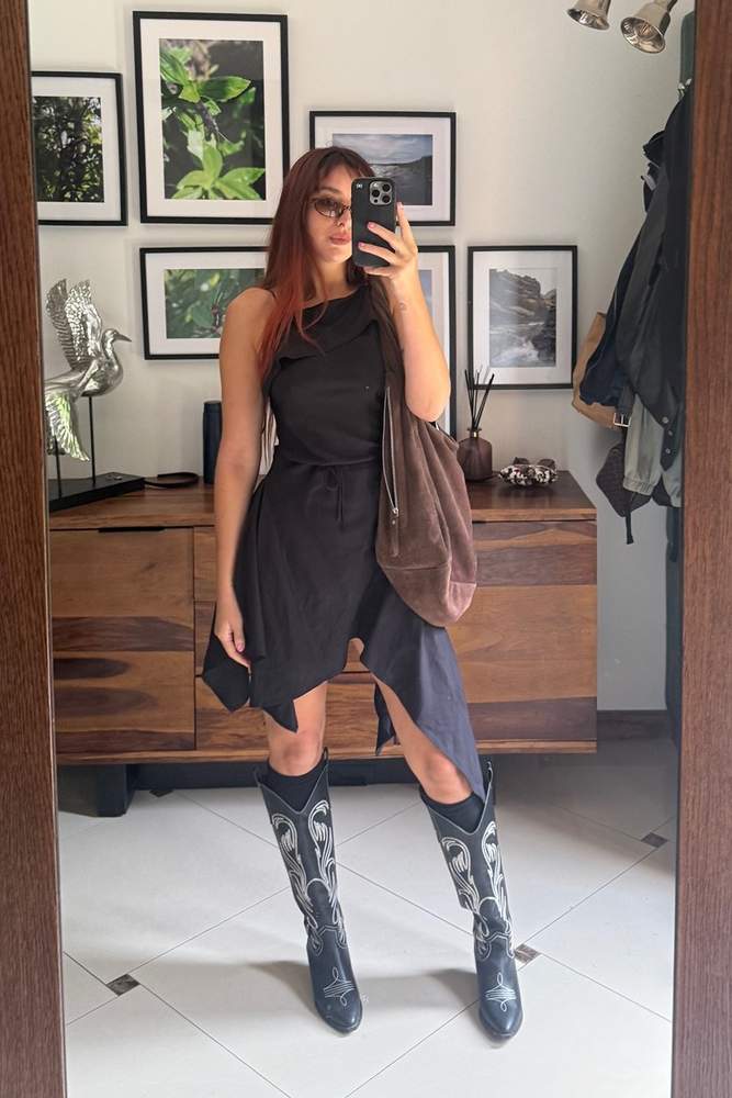 Monova's fit featuring , 