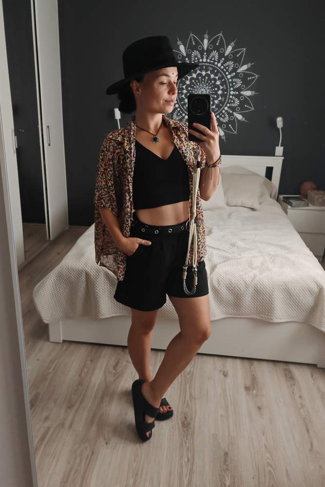 Potyczka's fit featuring H&M, Bershka, Crocs, Reserved