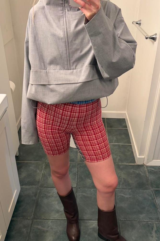neatons's fit featuring , 